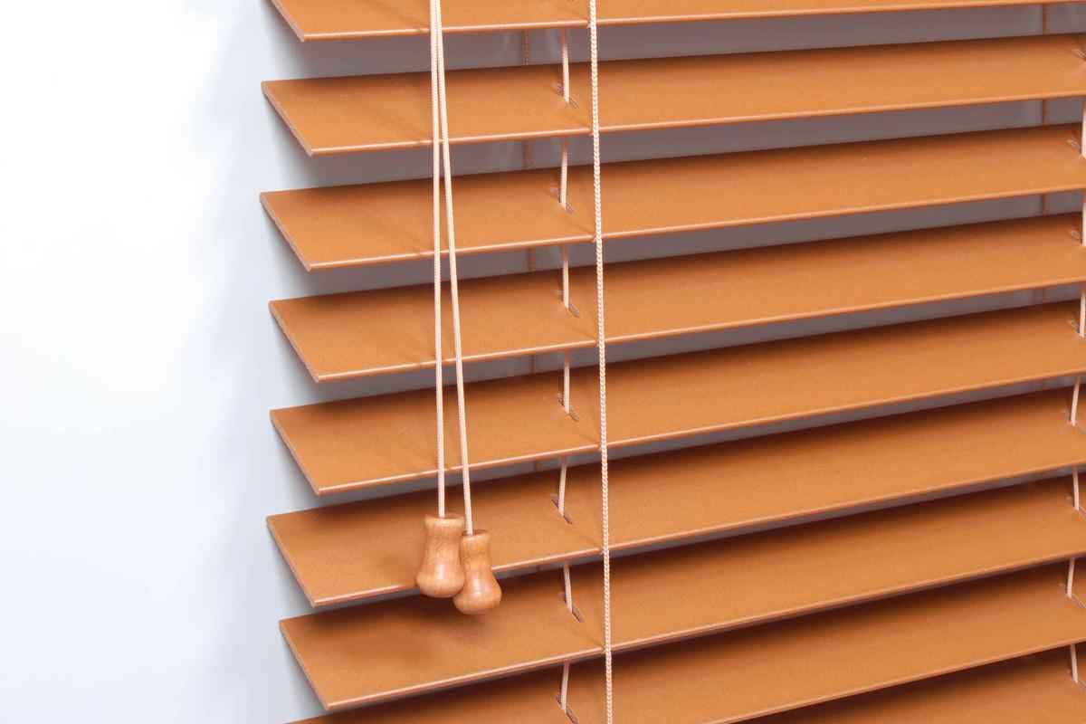A close up shot of the cord that allows one to tilt the slats on their blinds from open to closed.